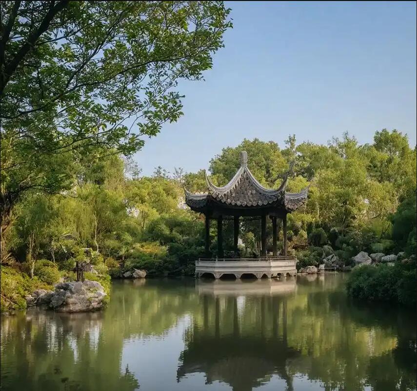 富顺县赤裸餐饮有限公司